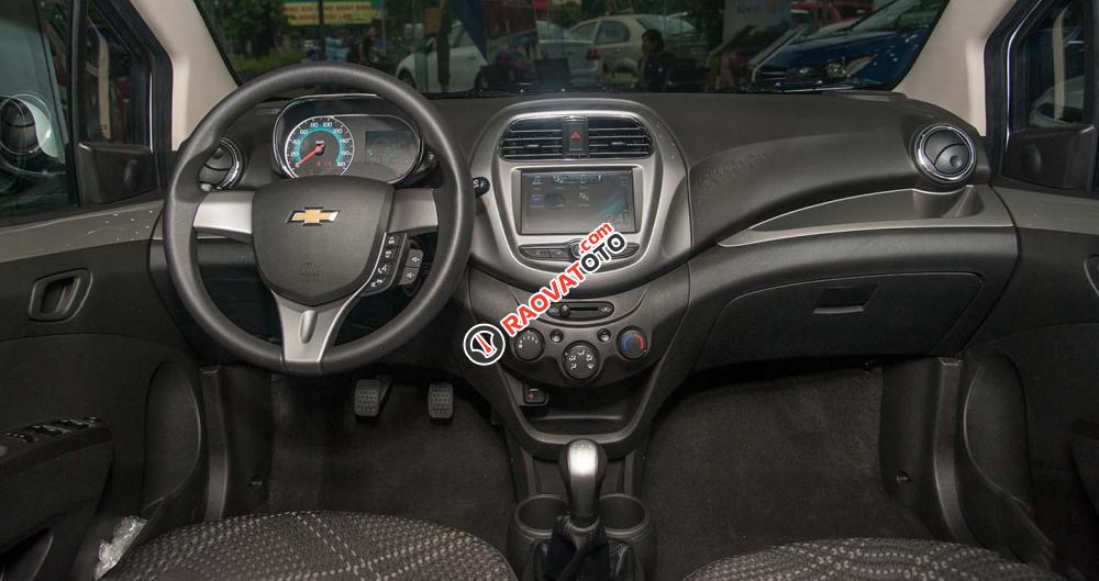 Bán Chevrolet Spark DUO năm 2017, màu trắng, giá 299tr-4