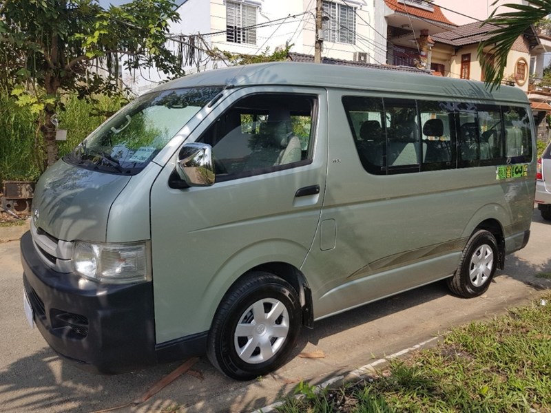 Bán Toyota Hiace đời 2008, màu bạc, nhập khẩu nguyên chiếc-4