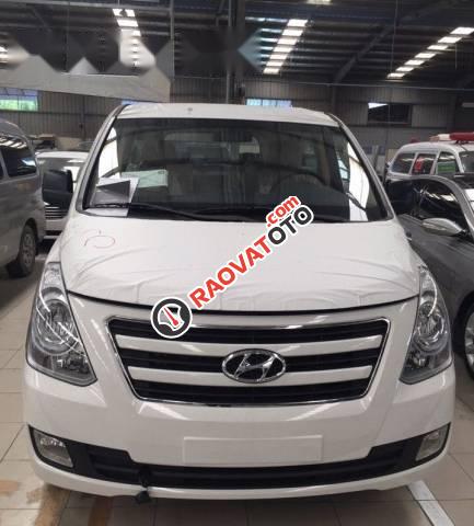 Bán xe Hyundai Starex đời 2017, màu trắng, giá 950tr-2