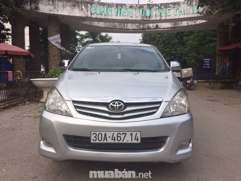 Cần bán xe Toyota Innova đời 2009, màu bạc, nhập khẩu-0