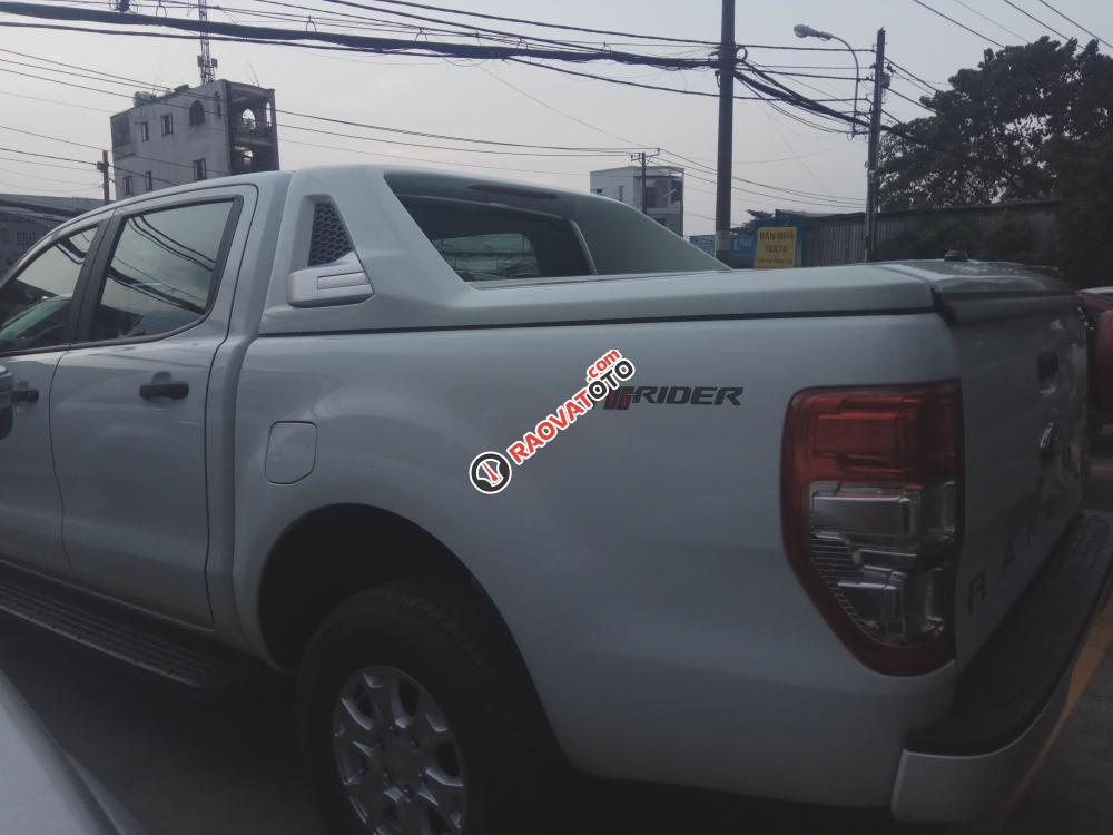 Cần bán Ford Ranger đời 2017, màu trắng, 676tr-4