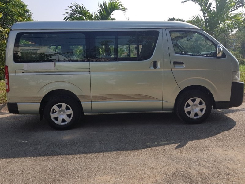 Bán Toyota Hiace đời 2008, màu bạc, nhập khẩu nguyên chiếc-3