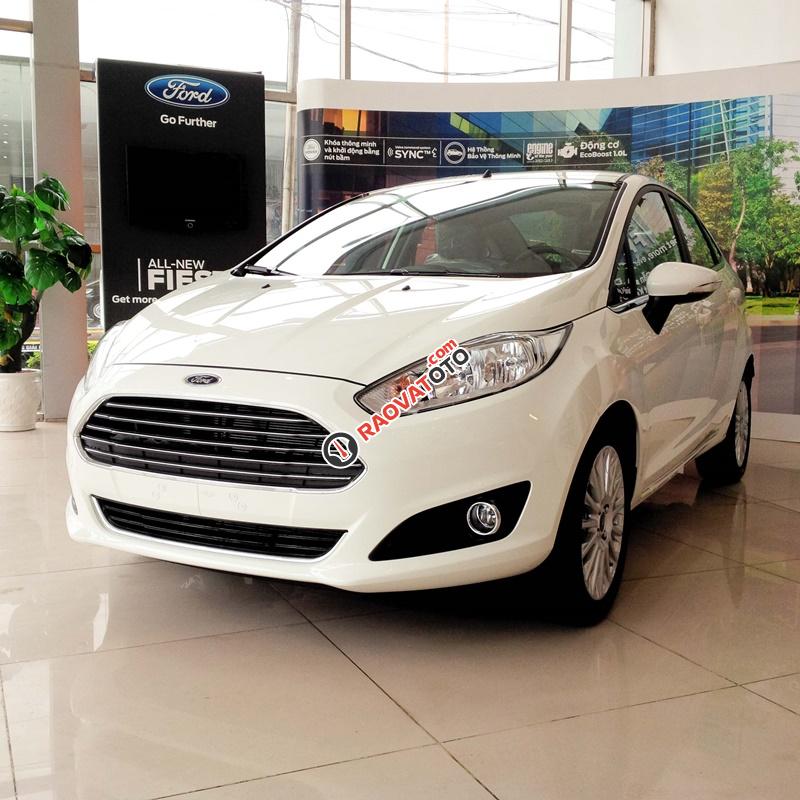 Cần bán xe Ford Fiesta 2017, màu trắng, giá sốc cho tháng 11-0