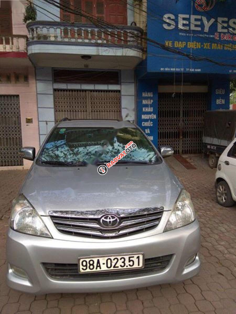 Cần bán lại xe Toyota Innova G đời 2009, màu bạc như mới-3