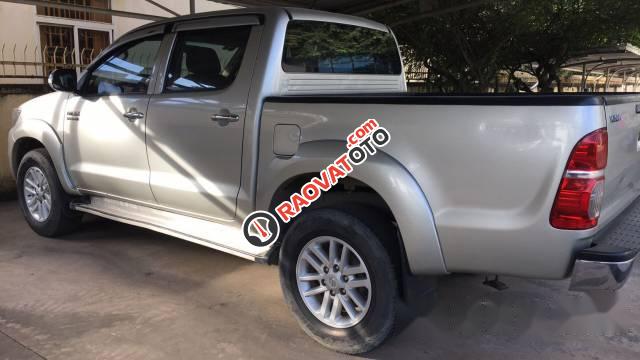 Bán ô tô Toyota Hilux đời 2014, màu bạc, 450tr-1