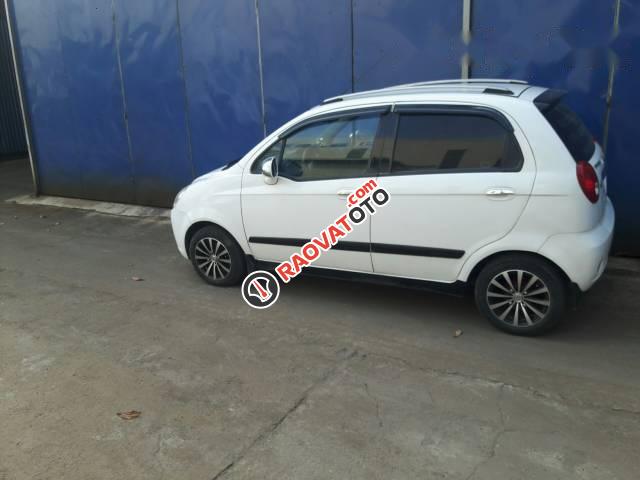 Bán Chevrolet Spark 2010, màu trắng xe gia đình, giá 140tr-0