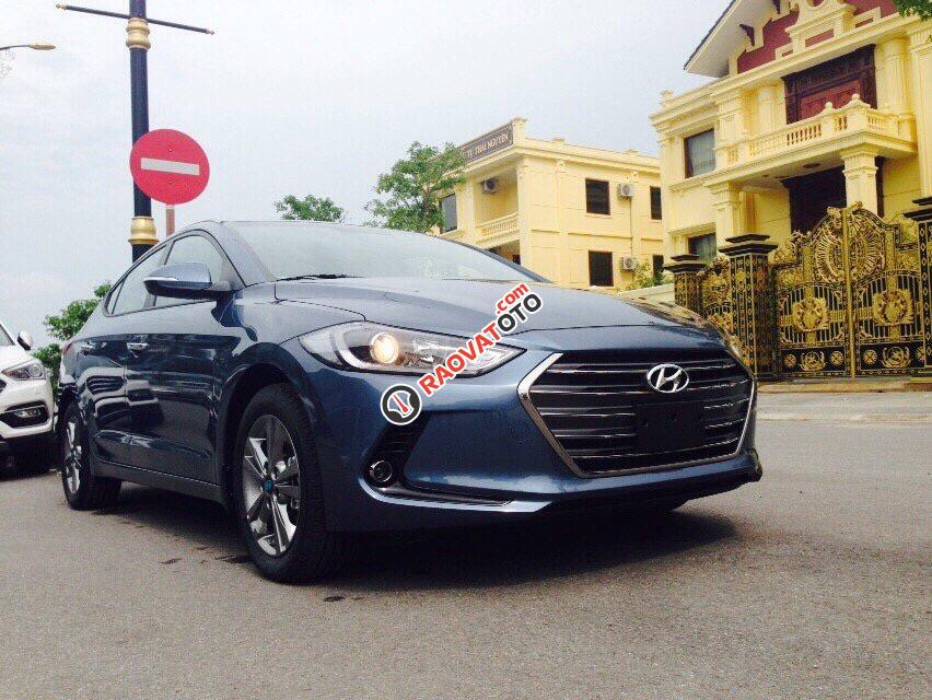 Bán xe Hyundai Elantra 1.6 MT 2017, màu xanh-7