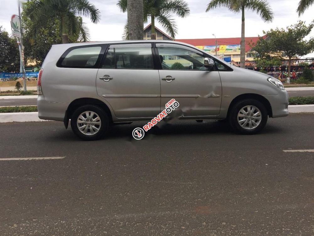 Bán xe Toyota Innova G đời 2011, màu bạc giá cạnh tranh-3