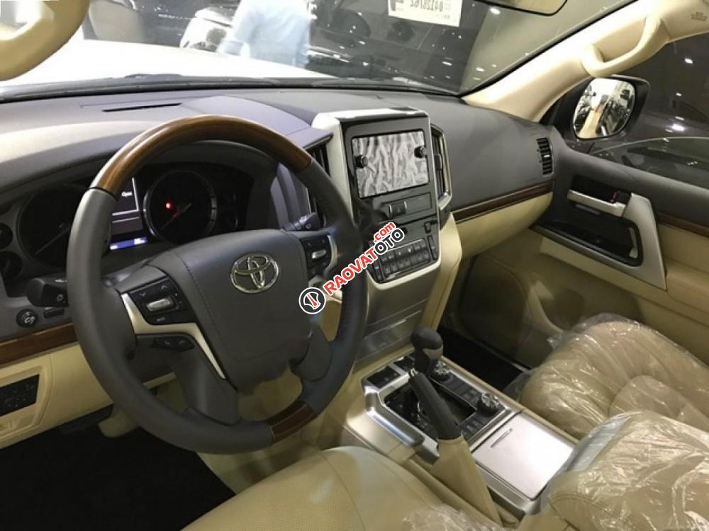 Bán Toyota Land Cruiser VX 4.6 V6 năm 2017, màu đen, nhập khẩu-1