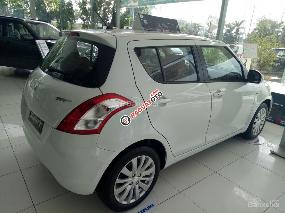 Bán Suzuki Swift đời 2017, màu trắng, giá tốt KM lên tới 60 trong tháng 1 - LH: 0985547829-2