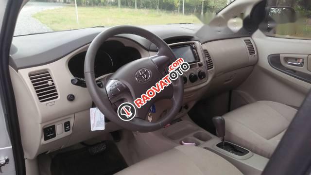 Cần bán Toyota Innova G đời 2015, màu bạc số tự động-3