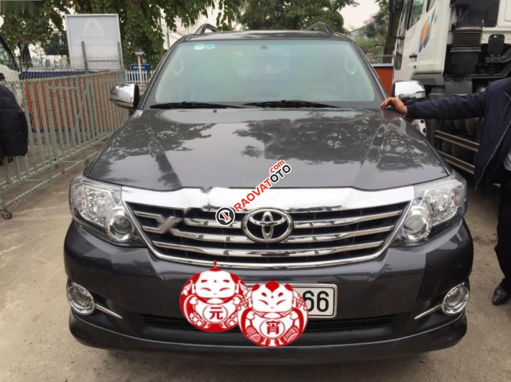 Cần bán Toyota Fortuner 2015, màu xám chính chủ-2