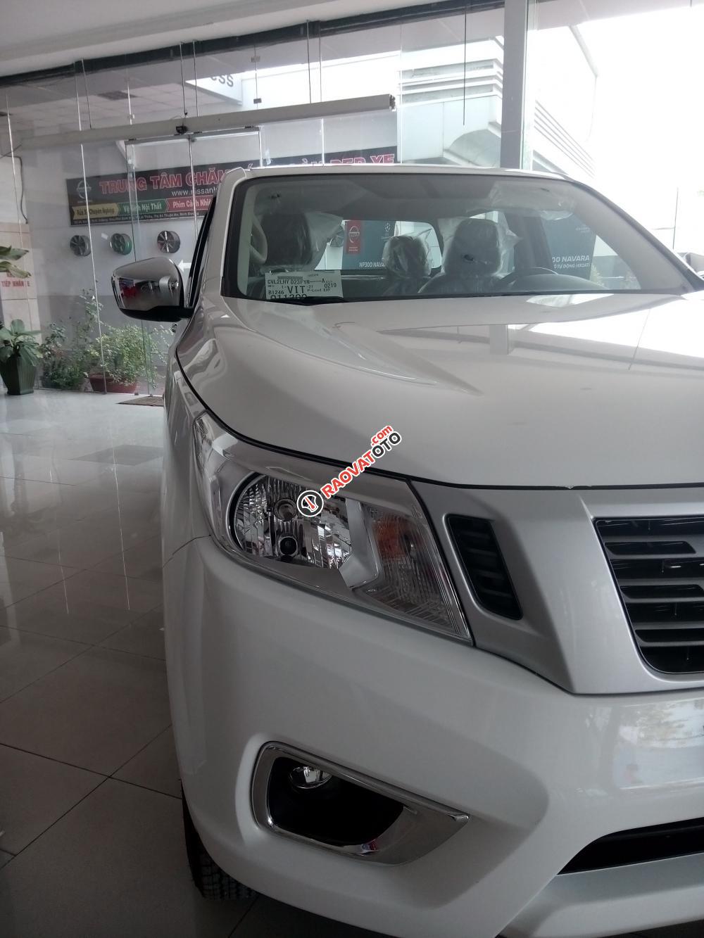 Cần bán Nissan Navara E đời 2016, LH 0939.163.442, màu trắng, xe nhập-1
