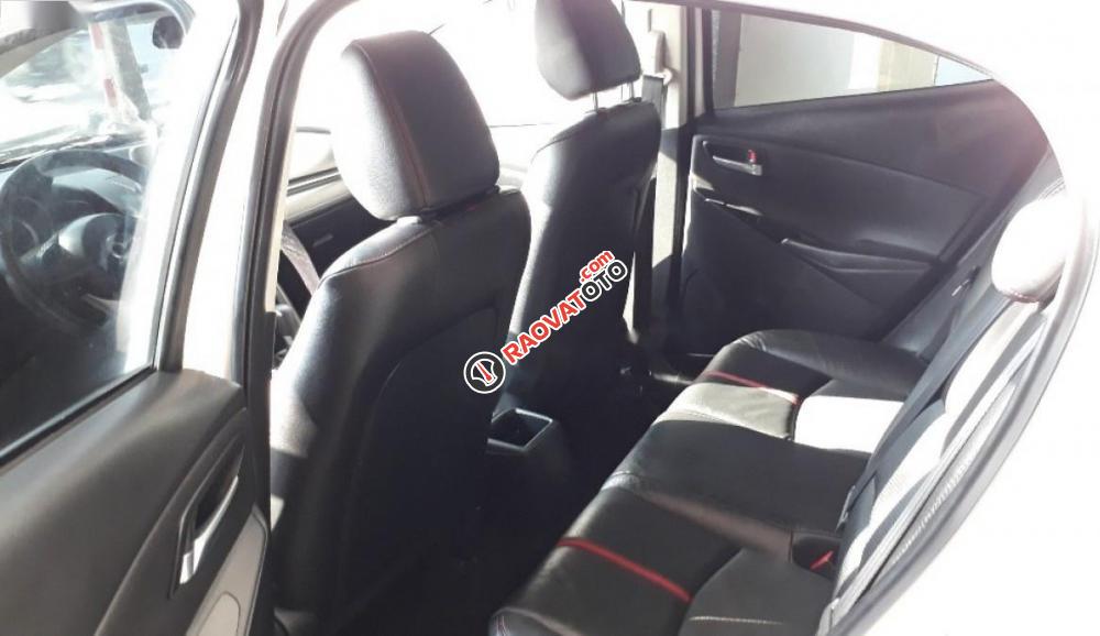 Bán ô tô Mazda 2 1.5 AT đời 2015, màu trắng chính chủ, giá tốt-2