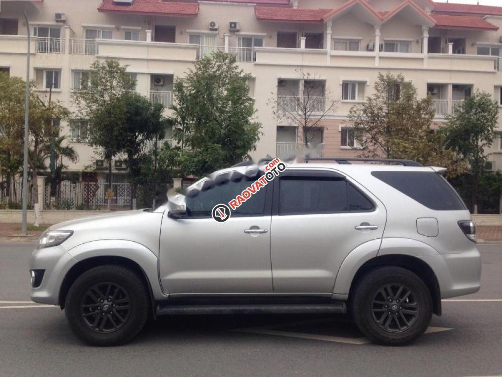 Bán Toyota Fortuner 2.7V 4x4AT sản xuất 2015, màu bạc số tự động, giá tốt-4