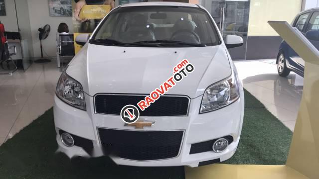 Cần bán Chevrolet Aveo MT năm 2017, màu trắng-0