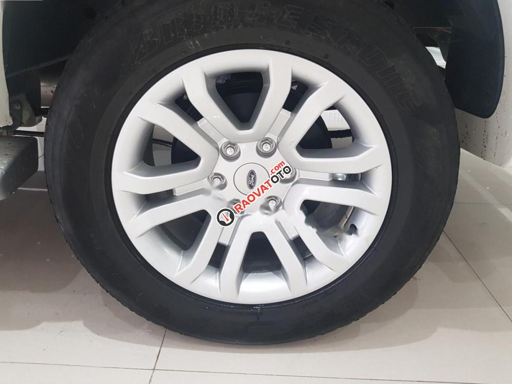 Bán xe Ford Everest AT năm 2015, màu trắng số tự động, giá 665tr-6