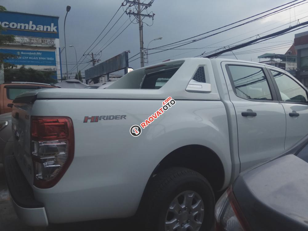 Cần bán Ford Ranger đời 2017, màu trắng, 676tr-2