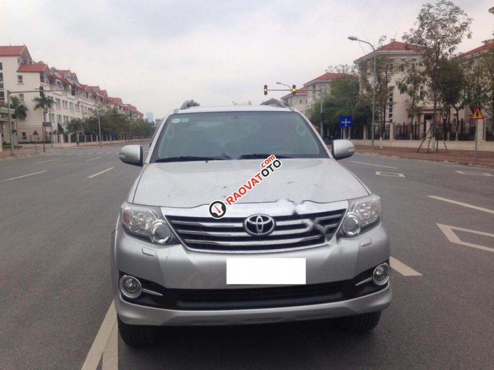 Bán Toyota Fortuner 2.7V 4x4AT sản xuất 2015, màu bạc số tự động, giá tốt-0