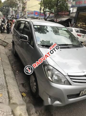 Cần bán lại xe Toyota Innova 2010, màu bạc giá cạnh tranh-2