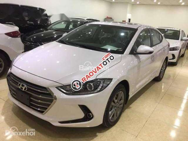 Bán ô tô Hyundai Elantra 1.6AT năm 2017, màu trắng, giá tốt-2