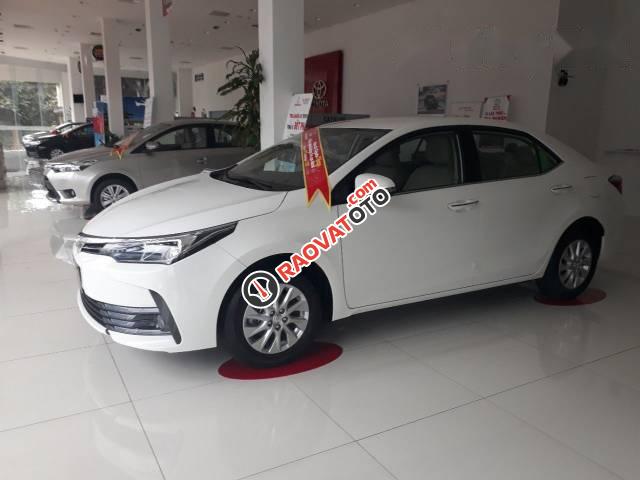 Bán Toyota Corolla altis 1.8E đời 2017, màu trắng -0