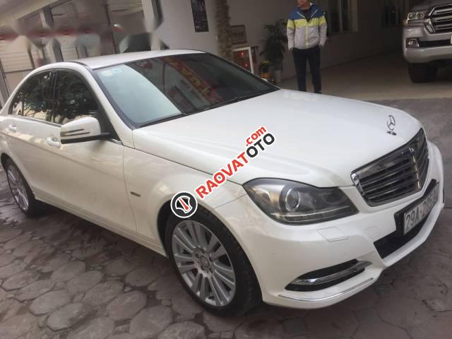 Cần bán Mercedes C250 đời 2011, màu trắng, xe nhập chính chủ-1