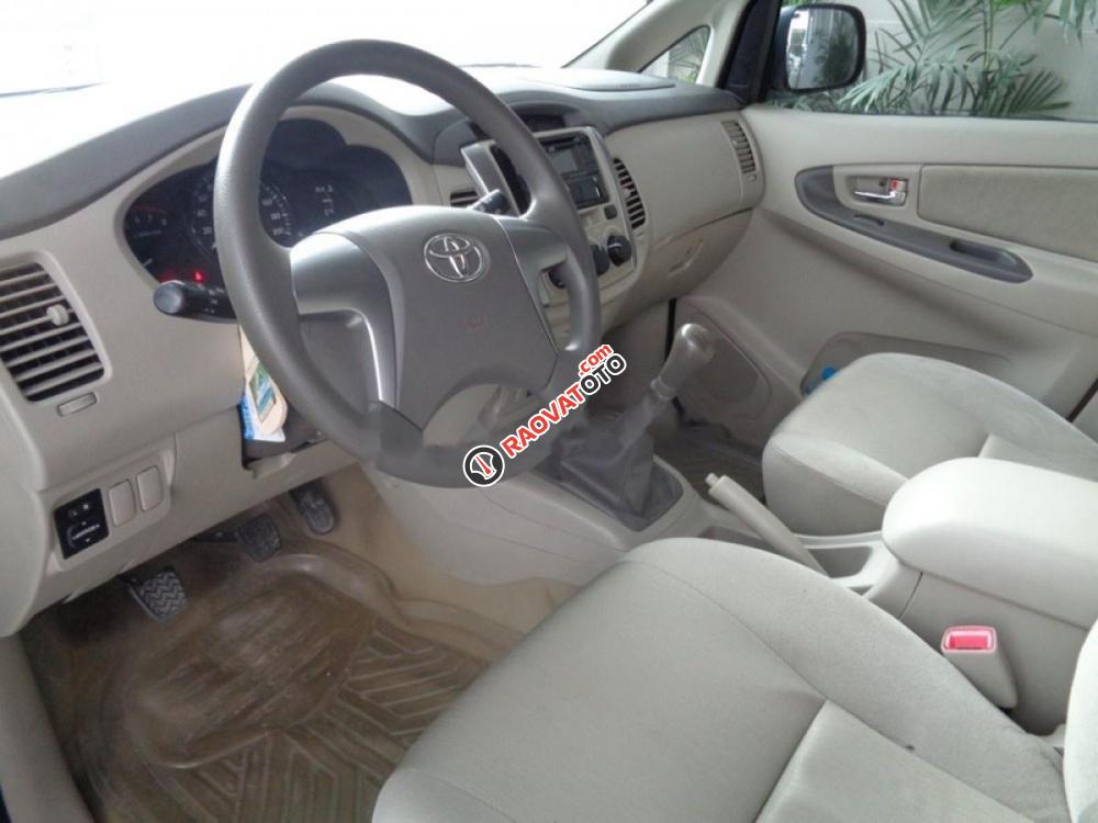 Bán ô tô Toyota Innova 2.0E đời 2014, màu nâu số sàn-0