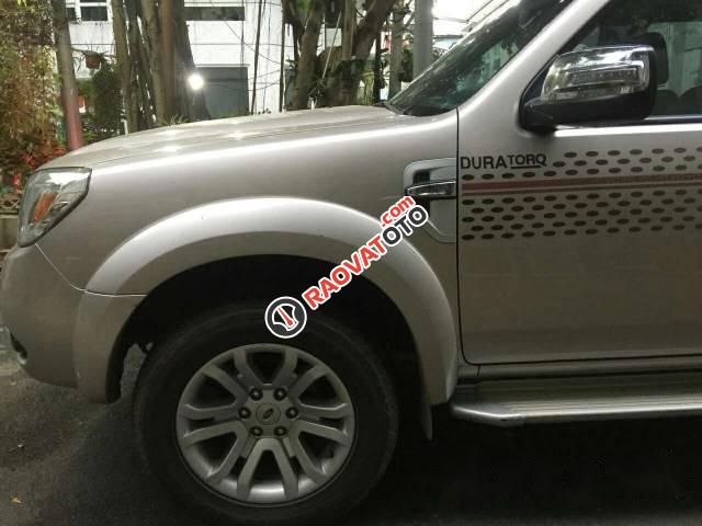 Cần bán gấp Ford Everest đời 2014 số tự động-0