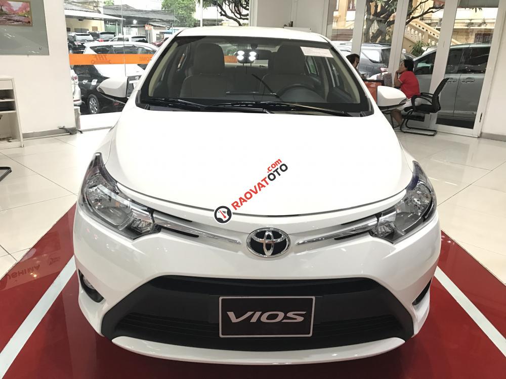 Bán Toyota Vios 1.5E CVT đời 2018, màu trắng, full option, hỗ trợ trả góp lãi suất 0.49%-0