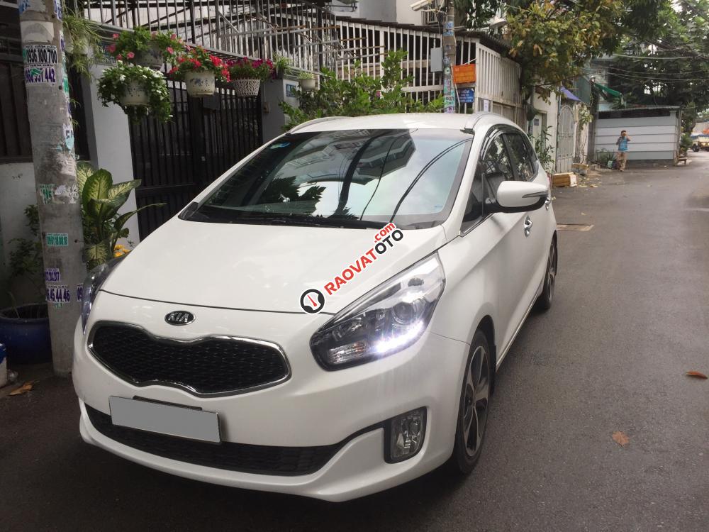 Kẹt tiền bán gấp Kia Rondo 2017, tự động, màu trắng fulloption đẹp-9