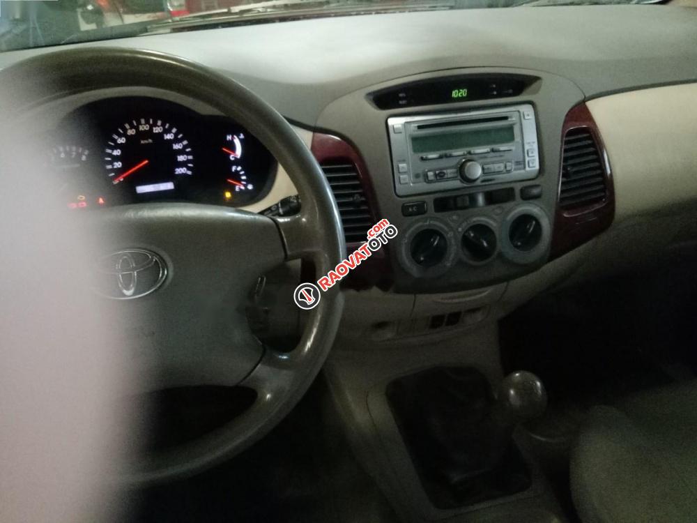 Cần bán lại xe Toyota Innova G đời 2006, màu bạc xe gia đình, 315tr-5