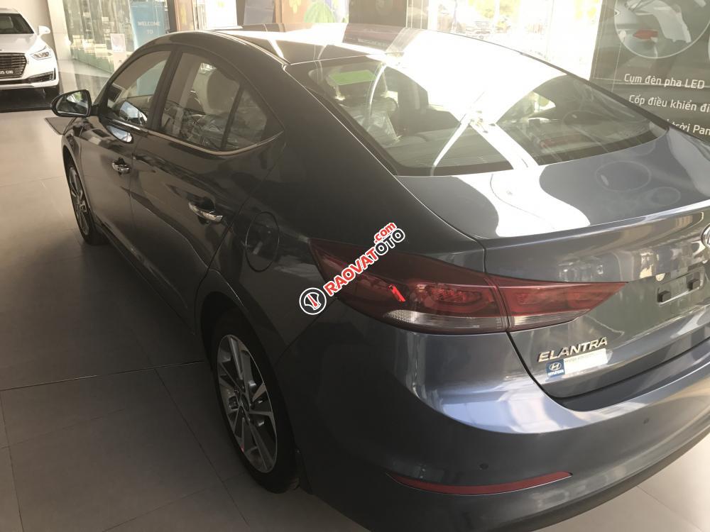 Bán xe Hyundai Elantra 1.6 AT 2017-3