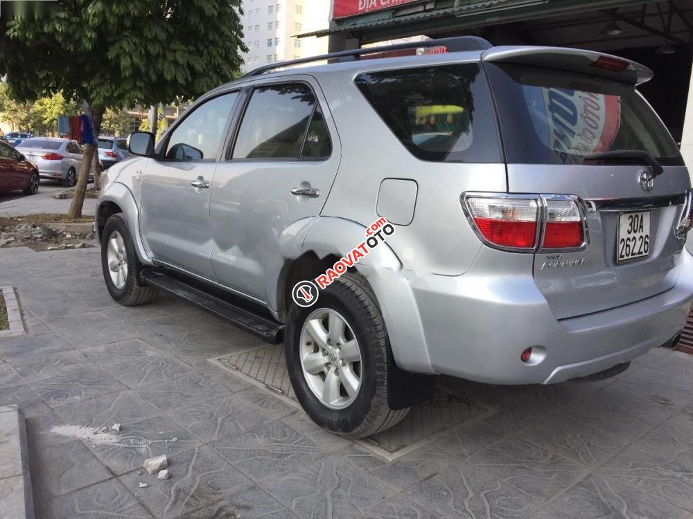 Bán Toyota Fortuner 2.5G năm 2010, màu bạc chính chủ giá cạnh tranh-2