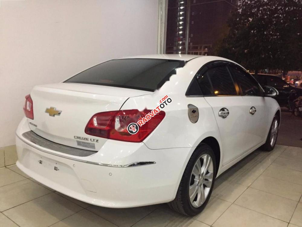 Cần bán lại xe Chevrolet Cruze LTZ 1.8 AT đời 2016, màu trắng số tự động, giá 575tr-9