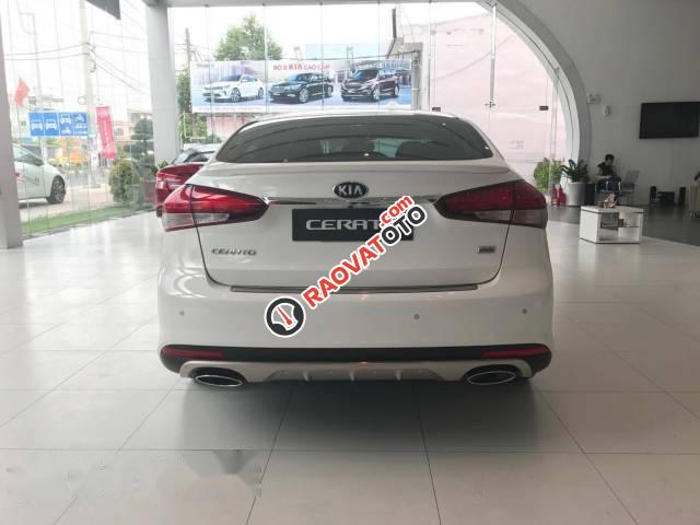 Bán Kia Cerato 2017, màu trắng, giá 534tr-3