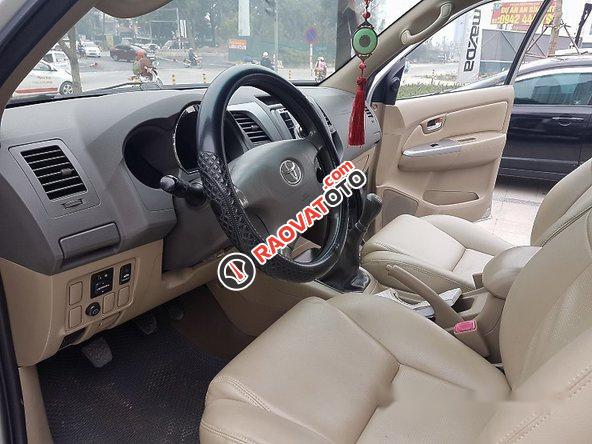 Cần bán gấp Toyota Fortuner 2.5G đời 2011, màu bạc số sàn, 655 triệu-8