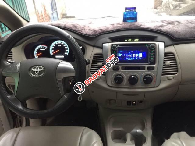 Bán gấp Toyota Innova đời 2014 xe gia đình-2