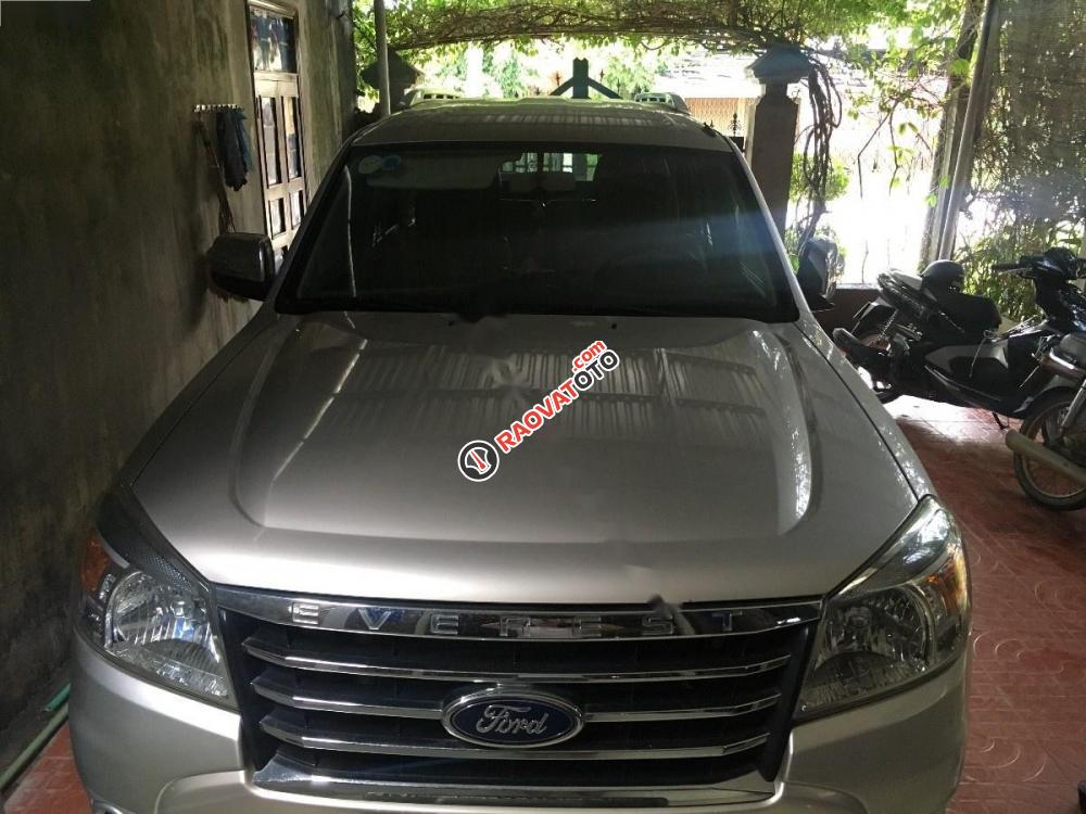 Cần bán lại xe Ford Everest đời 2010, nhập khẩu nguyên chiếc xe gia đình-4