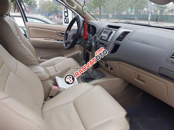 Cần bán gấp Toyota Fortuner 2.5G đời 2011, màu bạc số sàn, 655 triệu-6