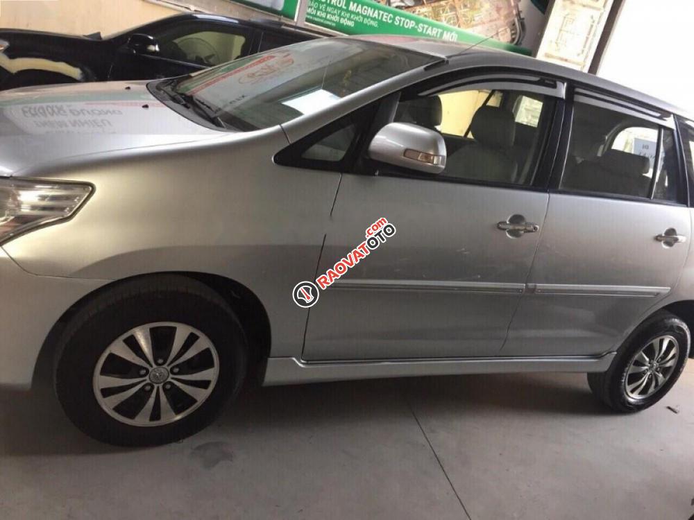 Bán xe Toyota Innova đời 2016, màu bạc chính chủ-6