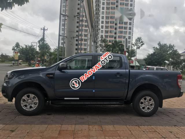 Cần bán gấp Ford Ranger AT đời 2017-0