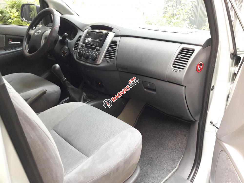 Toyota Innova E cuối 2013 một đời chủ, màu bạc zin-8