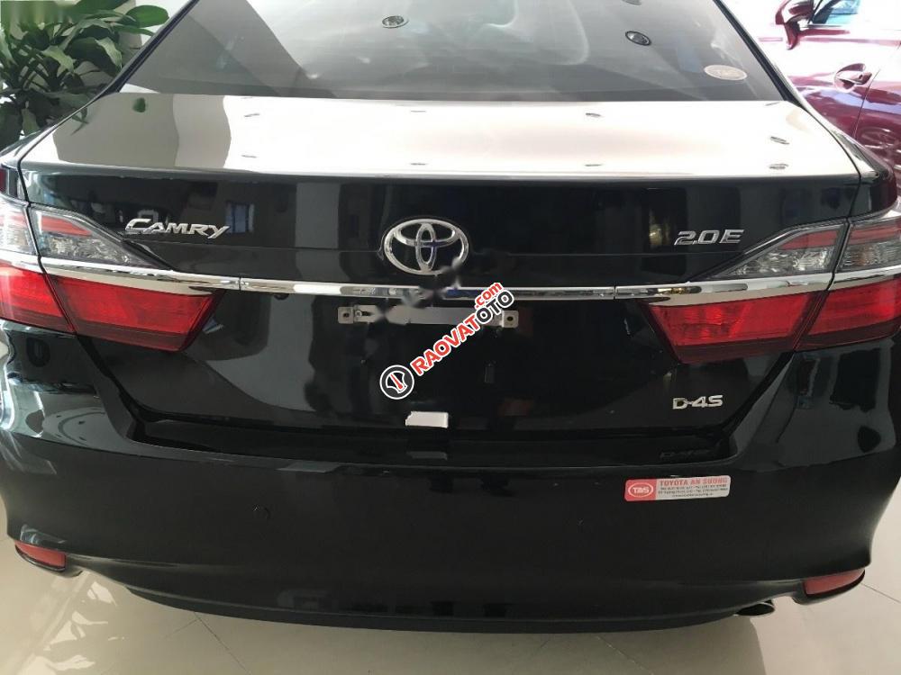 Cần bán Toyota Camry 2.0E đời 2017, màu đen, giá 995tr-6