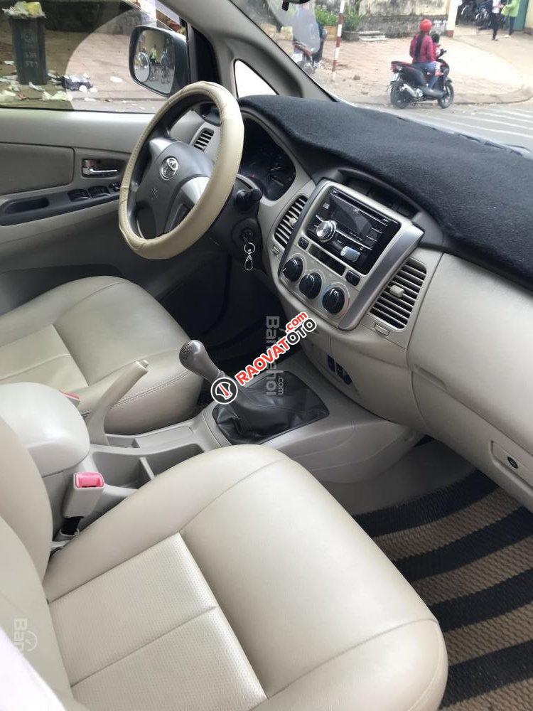 Xe Toyota Innova 2.0E đời 2014, màu bạc-4