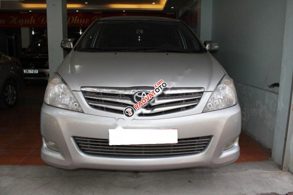 Cần bán xe Toyota Innova 2.0 V đời 2009, màu bạc-1