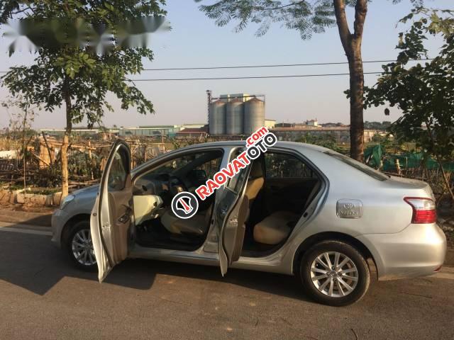 Bán Toyota Vios đời 2010, màu bạc chính chủ  -4