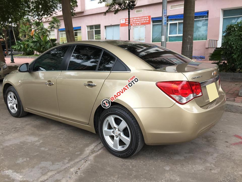 Nhà cần bán xe Chevrolet Cruze 2015 màu đồng, số sàn-9