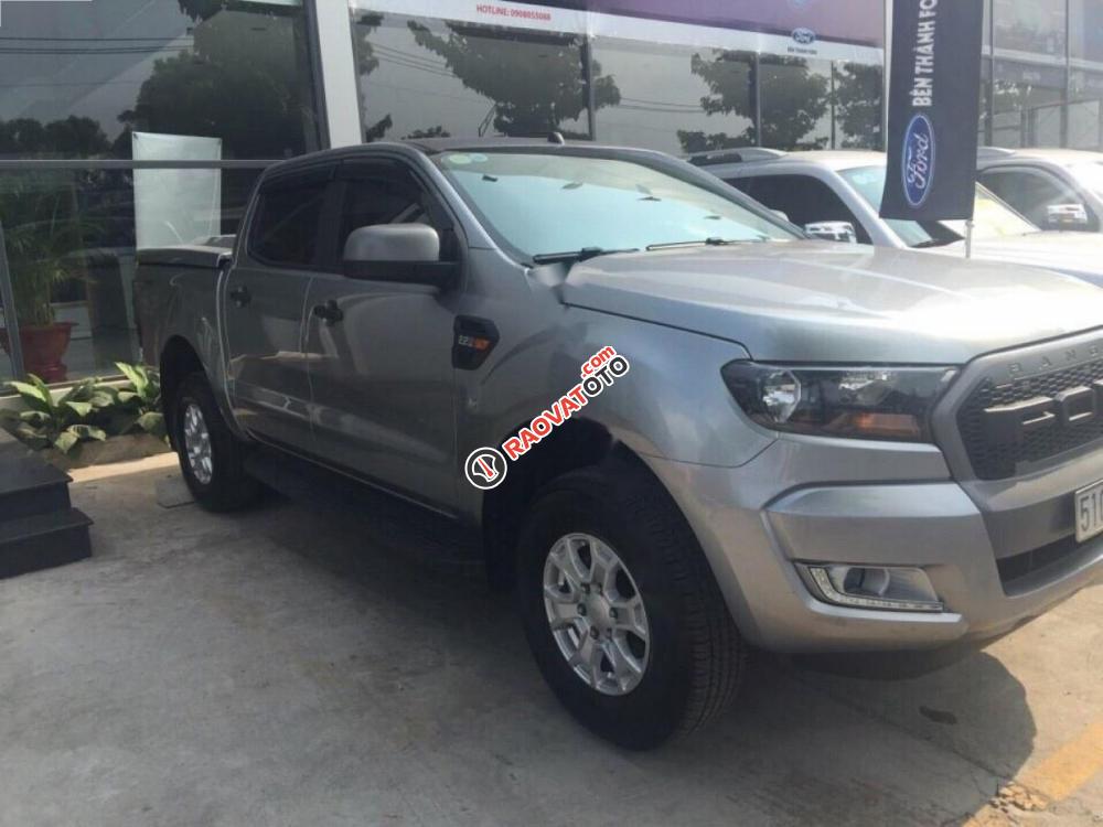 Cần bán gấp Ford Ranger XLS 2.2L 4x2 AT đời 2015, màu bạc, nhập khẩu  -1