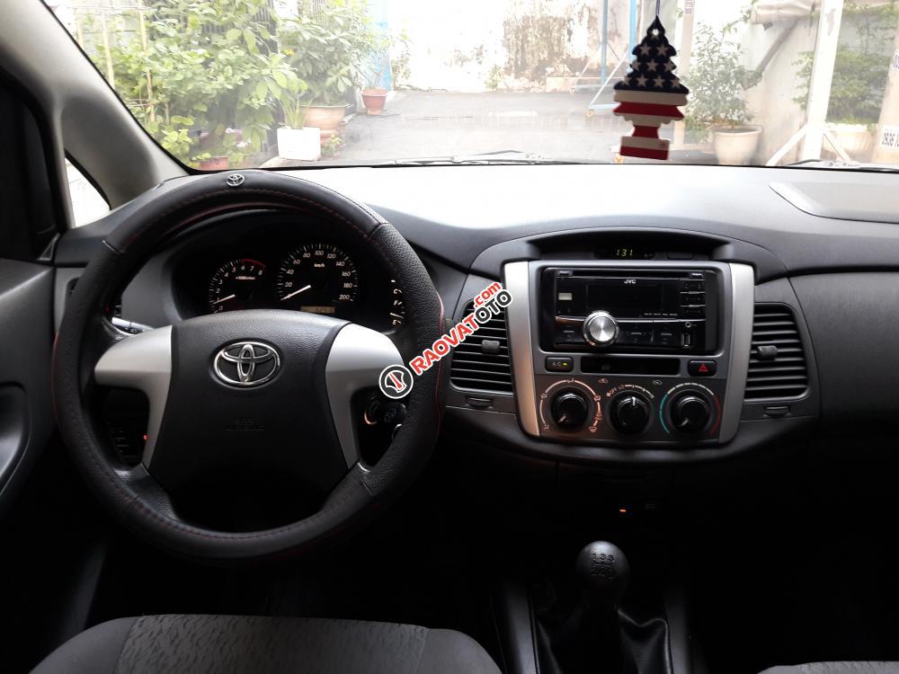 Toyota Innova E cuối 2013 một đời chủ, màu bạc zin-7